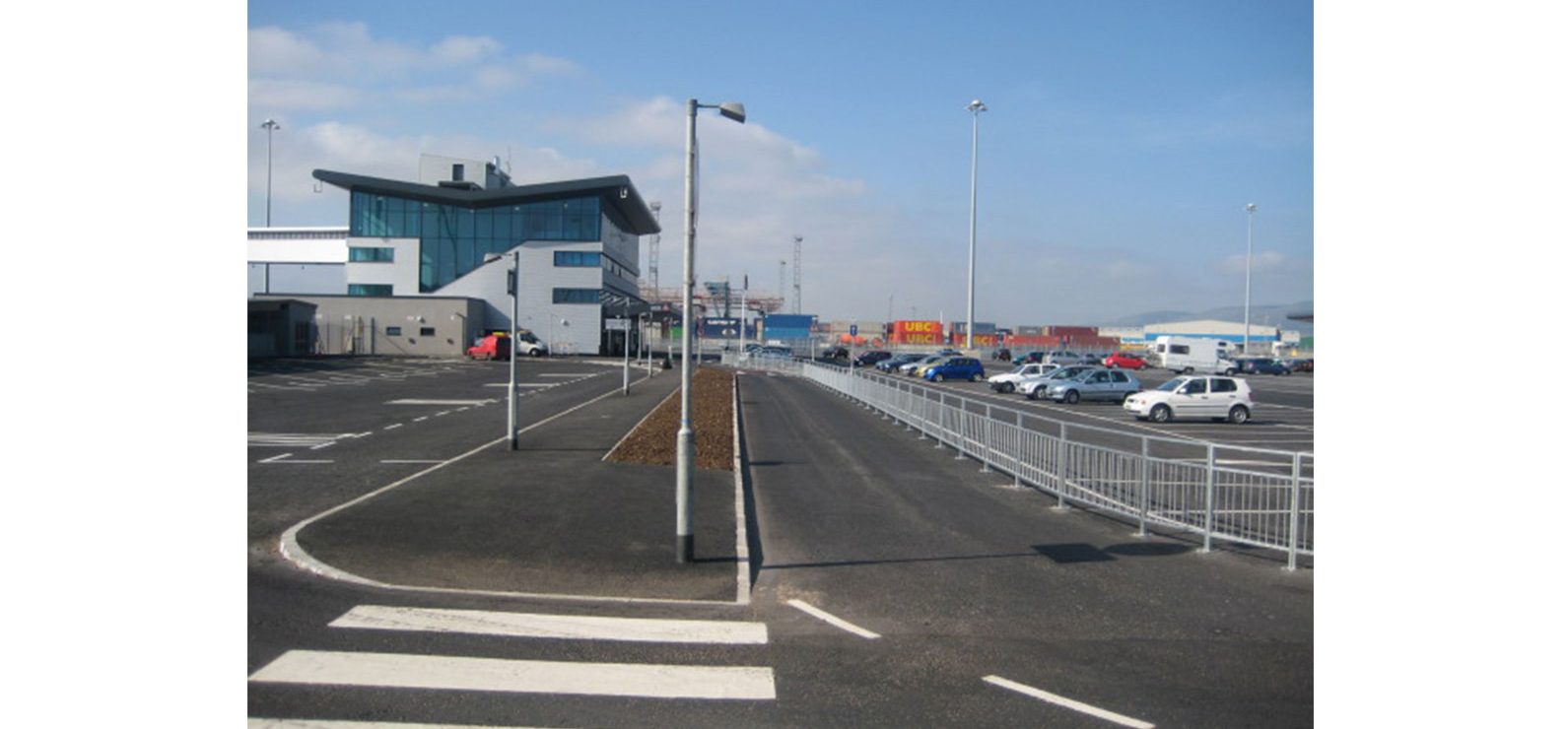 fp-mccann-victoria-terminal4-railings