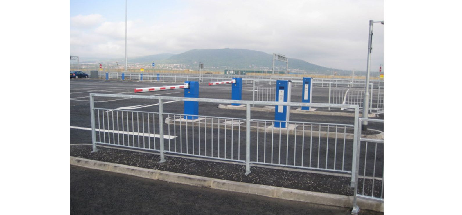 fp-mccann-victoria-terminal4-railings