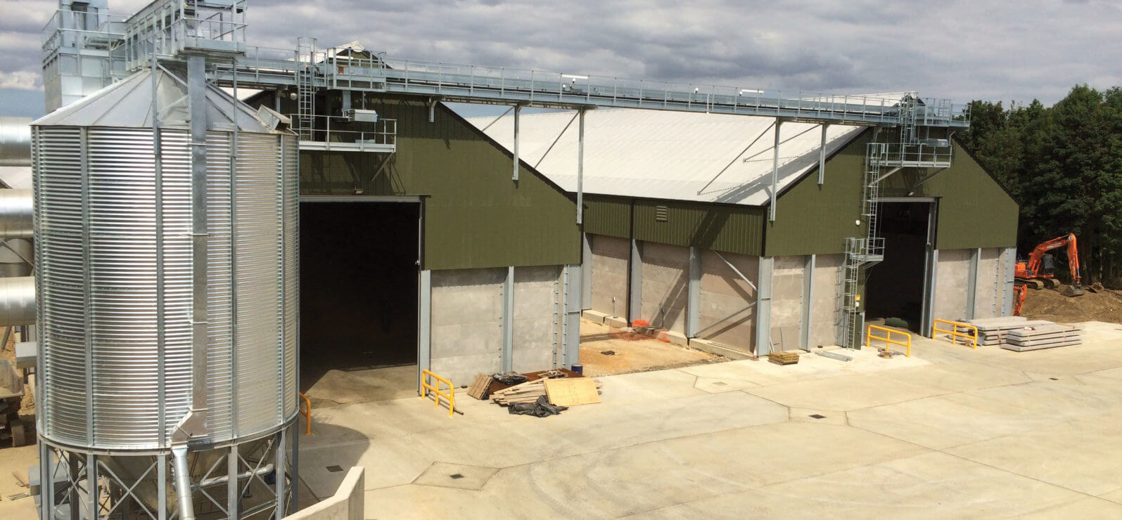 Prestressed Horizontal Concrete Panels utilised on South Pickenham Estate Grain Stores2