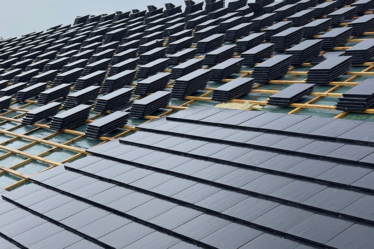 Interlocking roof tiles Interlocking roof tiles